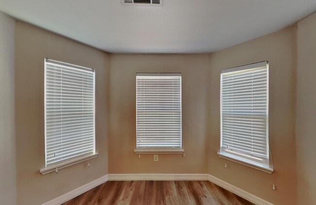 Building Photo - Charming 4-Bedroom Retreat Designed for Everyday Comfort