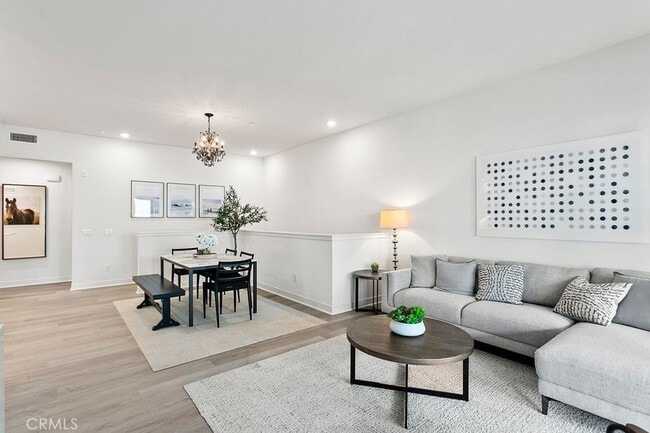 Building Photo - 3440 Doheny Way