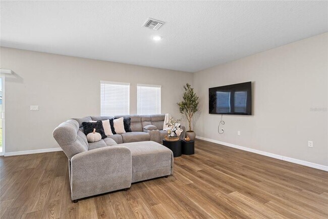 Building Photo - 5008 Starboard St