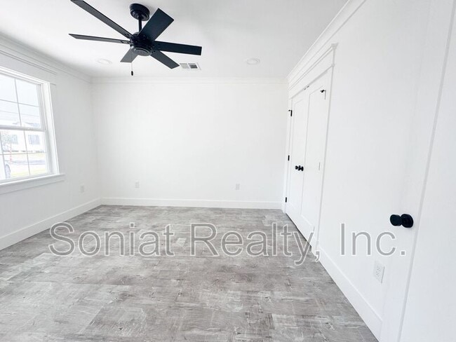 Building Photo - 233-235 Jefferson Heights Ave