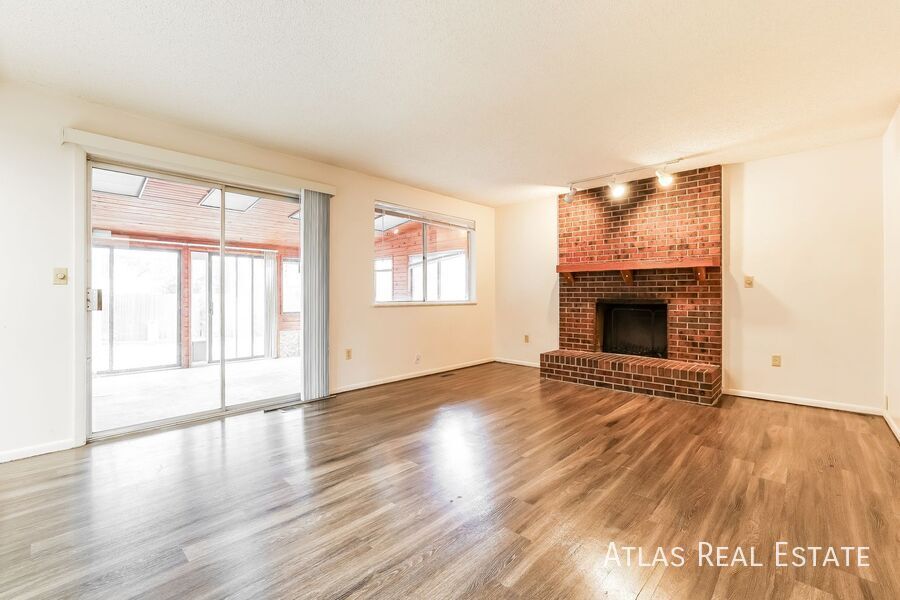 Building Photo - 15726 E Flora Pl