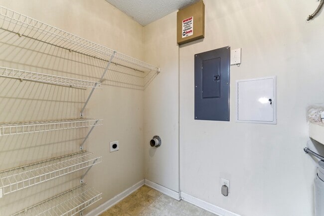 Building Photo - 1202 Par 3 Way