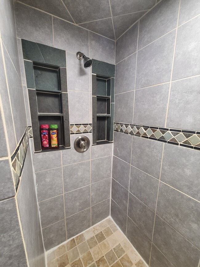 Building Photo - 6 Cherry Hill Dr