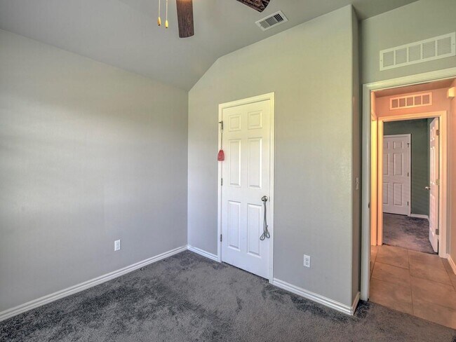 Building Photo - 3635 WL Breeding Dr