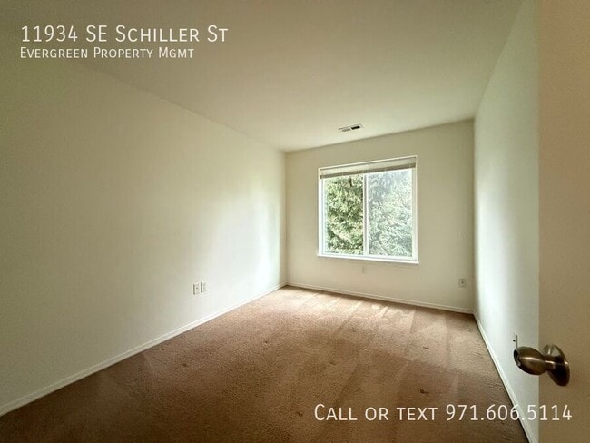 Building Photo - 11934 SE Schiller St