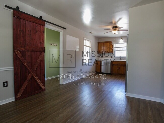 Building Photo - 7750 Robinwood Dr