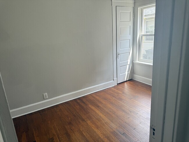 Building Photo - 3550 Seymour Ave