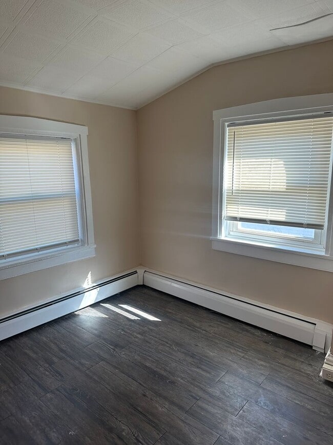 Building Photo - Charming 3 Bedroom 2 Bathroom House near RACC