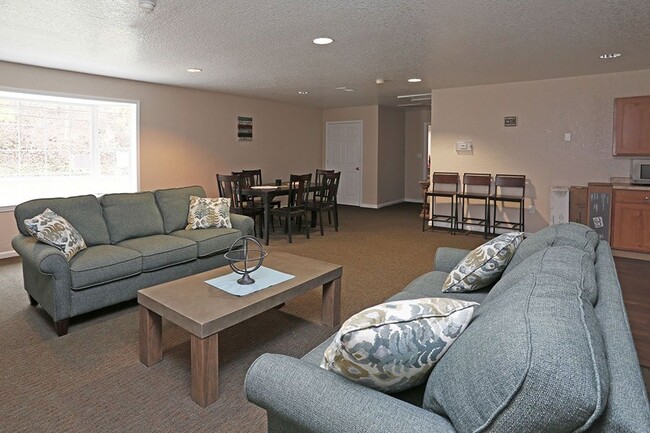 Building Photo - FAIRMONT HILLS APARTMENTS