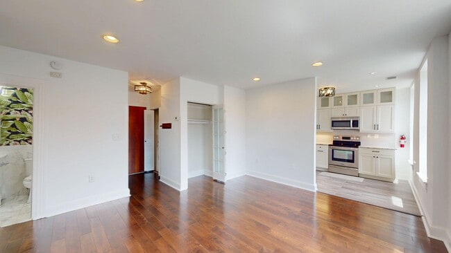 Building Photo - Modern Logan Circle One Bedroom W/Sleek Ki...