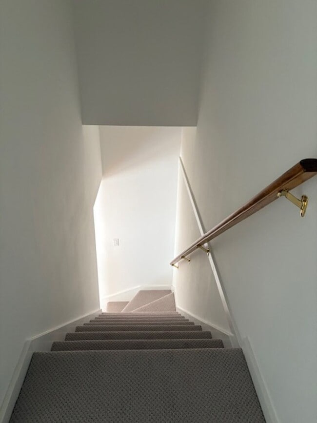 Building Photo - Beautiful Remodeled Berkeley 3 Bedroom Dup...