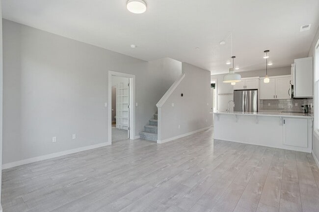 Building Photo - 4 bed, 4 bath Multi-Level Home in Pringle ...