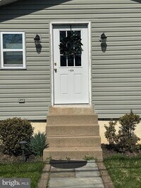 Building Photo - 422 Kansas Rd