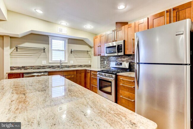 Building Photo - 737 Morton St NW