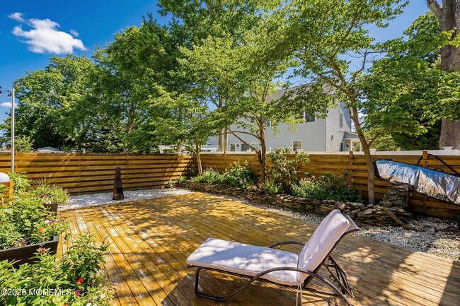 Building Photo - 619 Woodland Ave