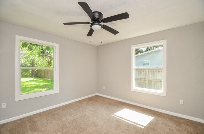 Building Photo - 206 Winkin Ave