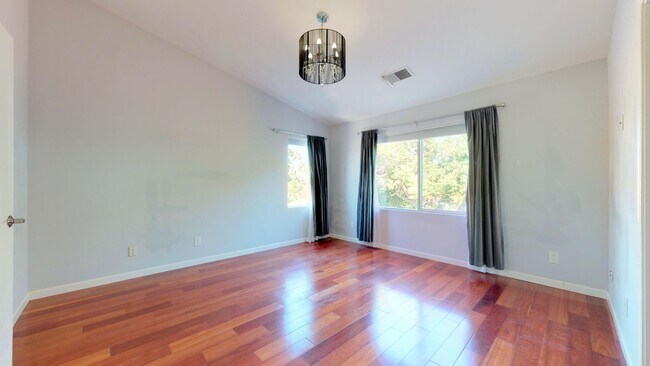 Building Photo - 405 Birkhaven Pl