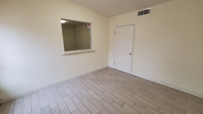 Building Photo - Residential/Office