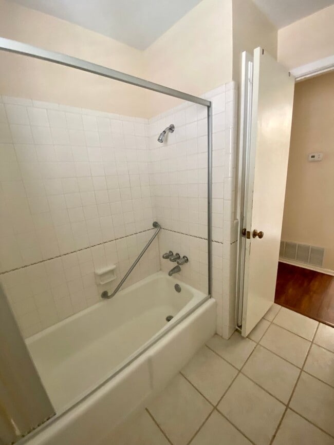 Building Photo - PRE-LEASING JULY.