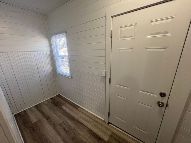 Building Photo - !3 Bedroom in Moline Ready August 1st!