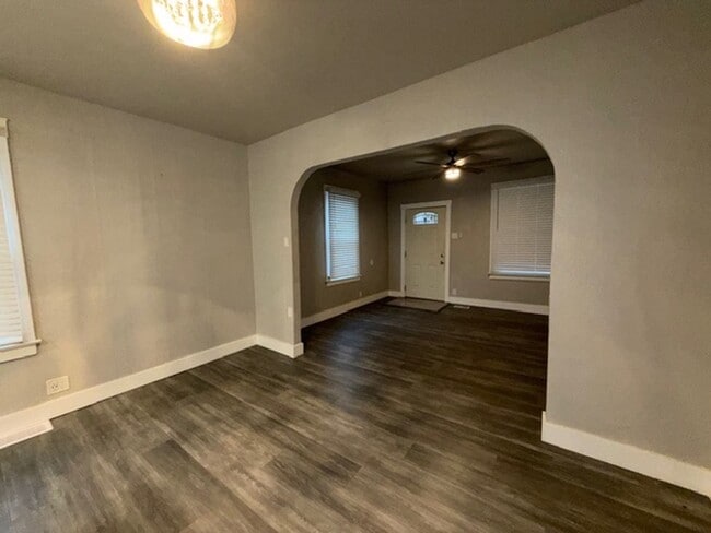 Building Photo - Lovely 2 Bedroom / 1 Bath for Rent - Section 8 Welcome