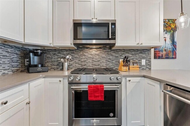 Building Photo - 908 Nueces St