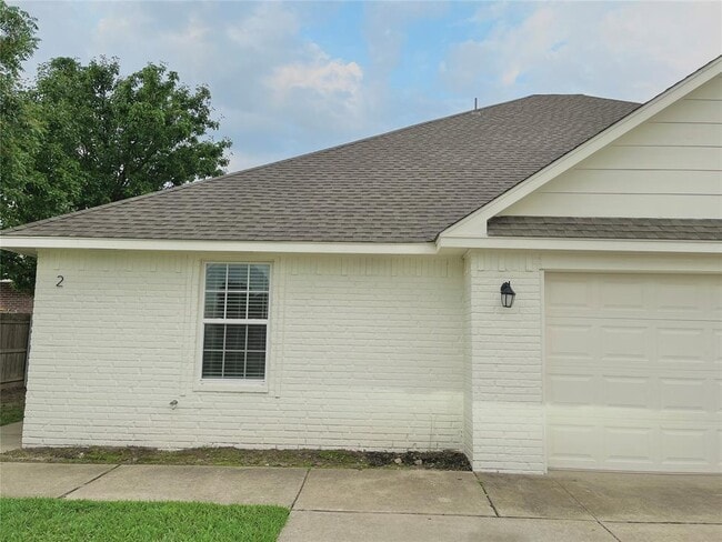 Building Photo - 1304 Commerce Dr