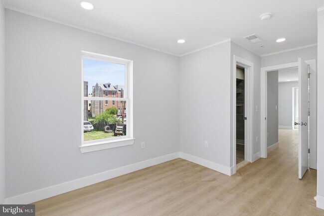 Building Photo - 1511 W Flora St