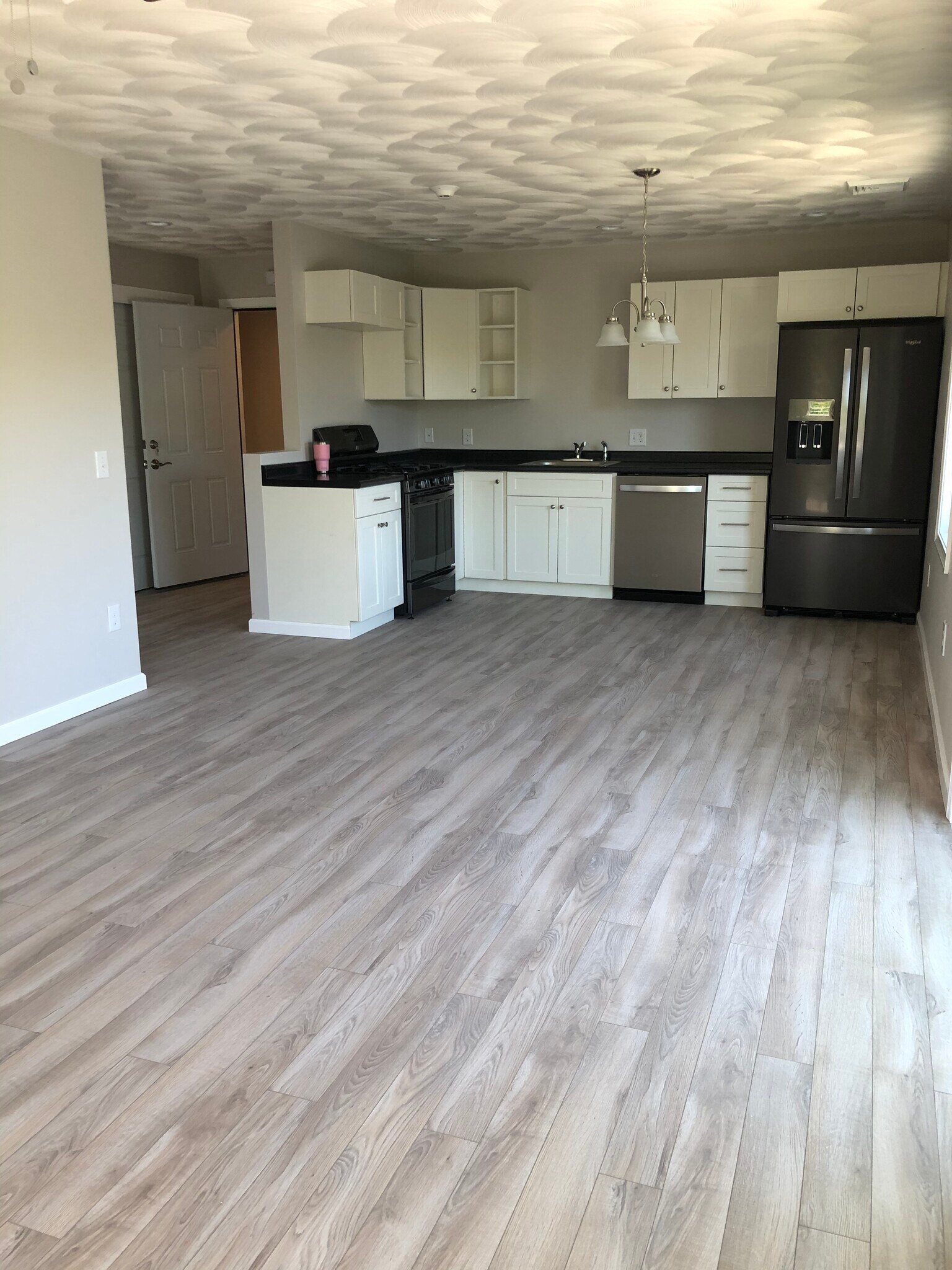 Well laid out kitchen - great space - 697 Putnam Pike