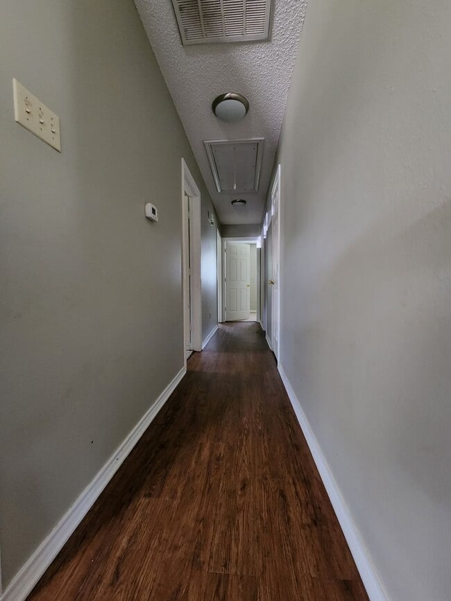 Building Photo - Recently remodeled 3 bedroom, 2 bath brick home