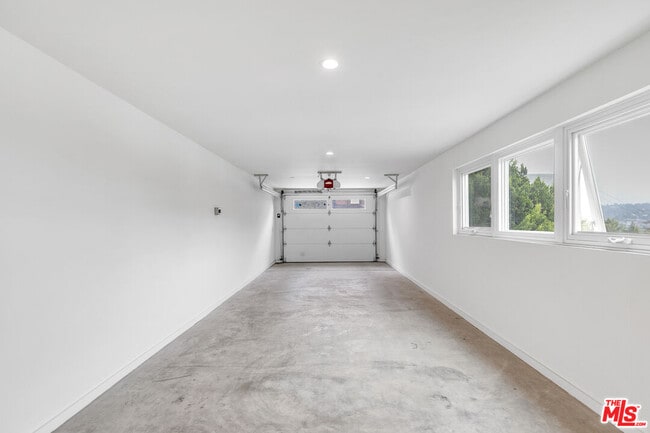 Building Photo - 2610 Corralitas Dr