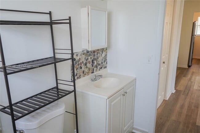 Building Photo - 2008 Jackson St