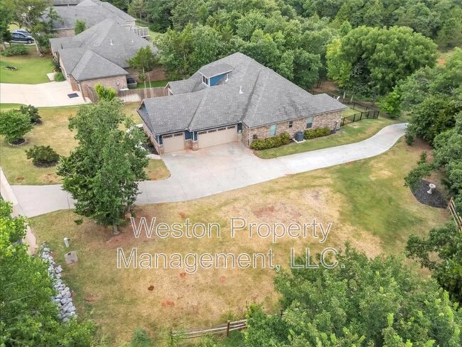 Building Photo - 8651 Overlook Dr