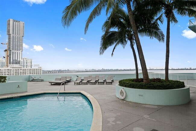 Building Photo - 1900 N Bayshore Dr