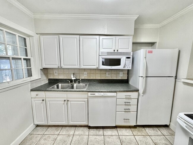 Building Photo - 163 S Fenwick Rd