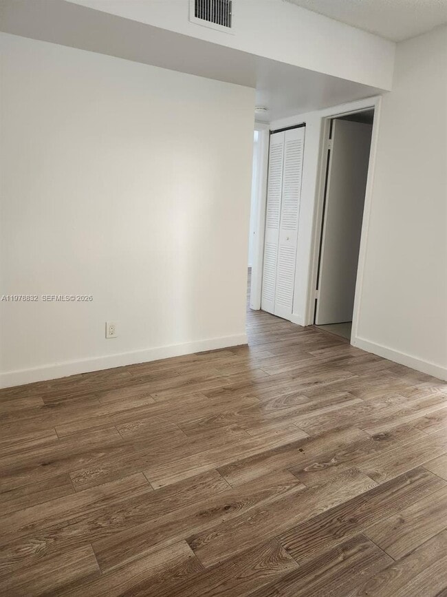 Building Photo - 10037 Winding Lake Rd