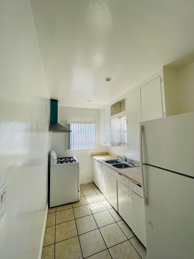 Interior Photo - 158 N Ventura Ave