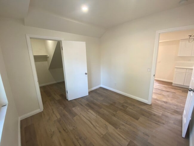 Building Photo - Modern Townhome with Gorgeous City Views – Prime Thousand Oaks Locati