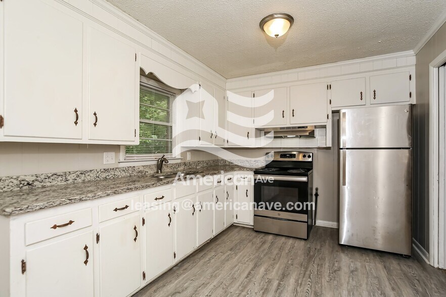 Building Photo - 1813 Bassler St