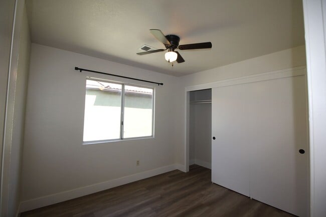 Building Photo - 9405 Salinger St