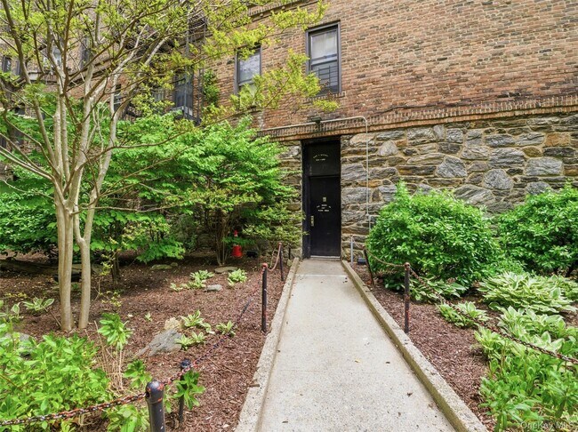 Building Photo - 762 Brady Ave