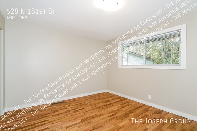 Building Photo - 528 N 181st St
