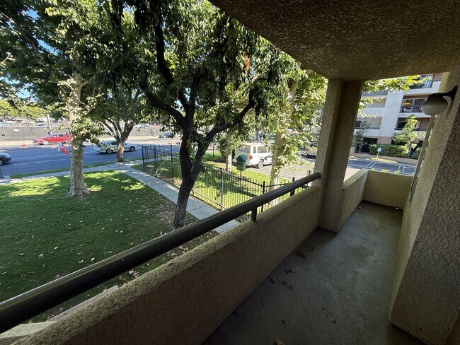 Building Photo - Modern 1-Bedroom Condo with Resort-Style A...