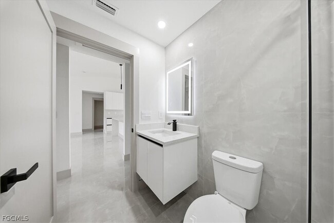 Building Photo - 541 Chalet Ave S