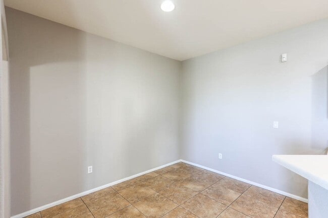 Building Photo - 3 Bedroom North Las Vegas Condo Convenient...