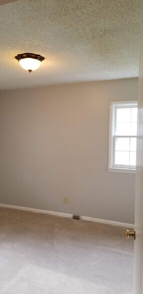 Building Photo - 906 Woodall Ln NW