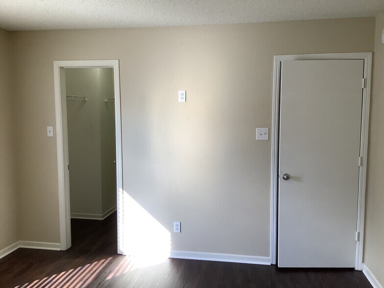 Building Photo - 5734 N Attleburg Dr