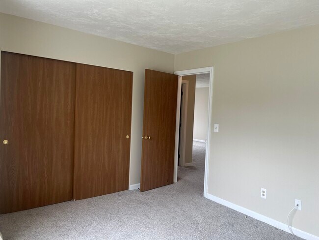 Building Photo - 383 Huse Rd