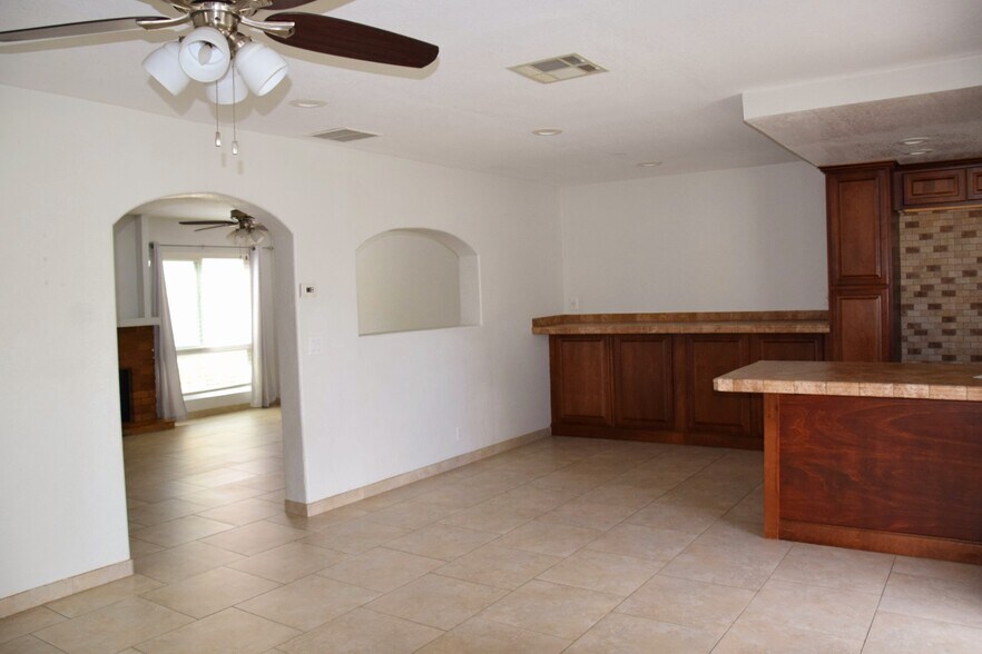 Building Photo - 44553 La Paz Rd