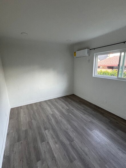 Bedroom - 300 E Glenarm St